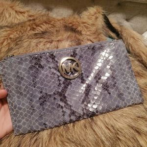 Michael kors wristlet